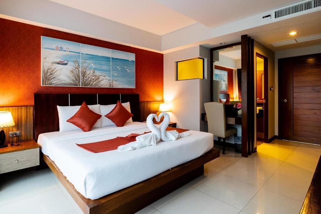 Dipantai Boutique Beach Resort Patong Екстер'єр фото