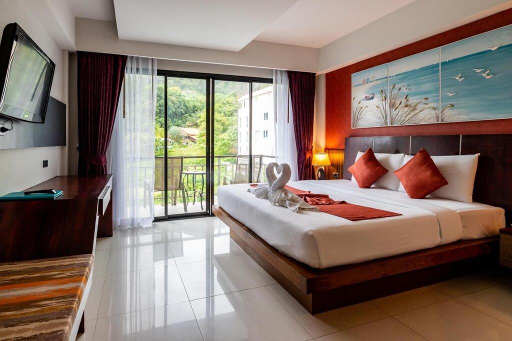 Dipantai Boutique Beach Resort Patong Екстер'єр фото