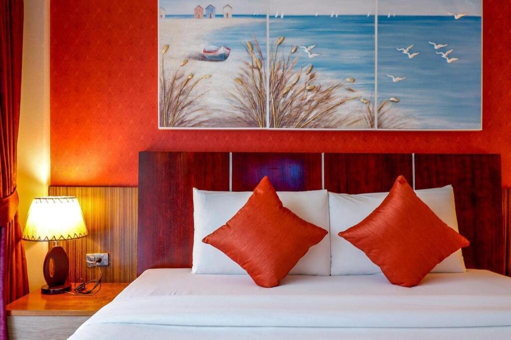 Dipantai Boutique Beach Resort Patong Екстер'єр фото