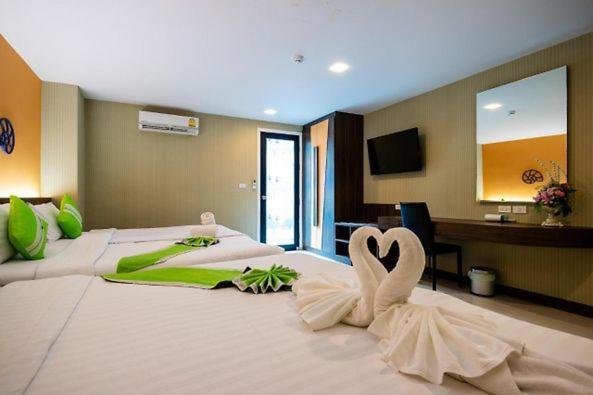 Dipantai Boutique Beach Resort Patong Екстер'єр фото
