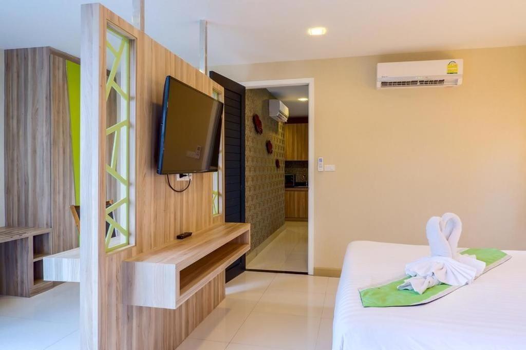Dipantai Boutique Beach Resort Patong Екстер'єр фото