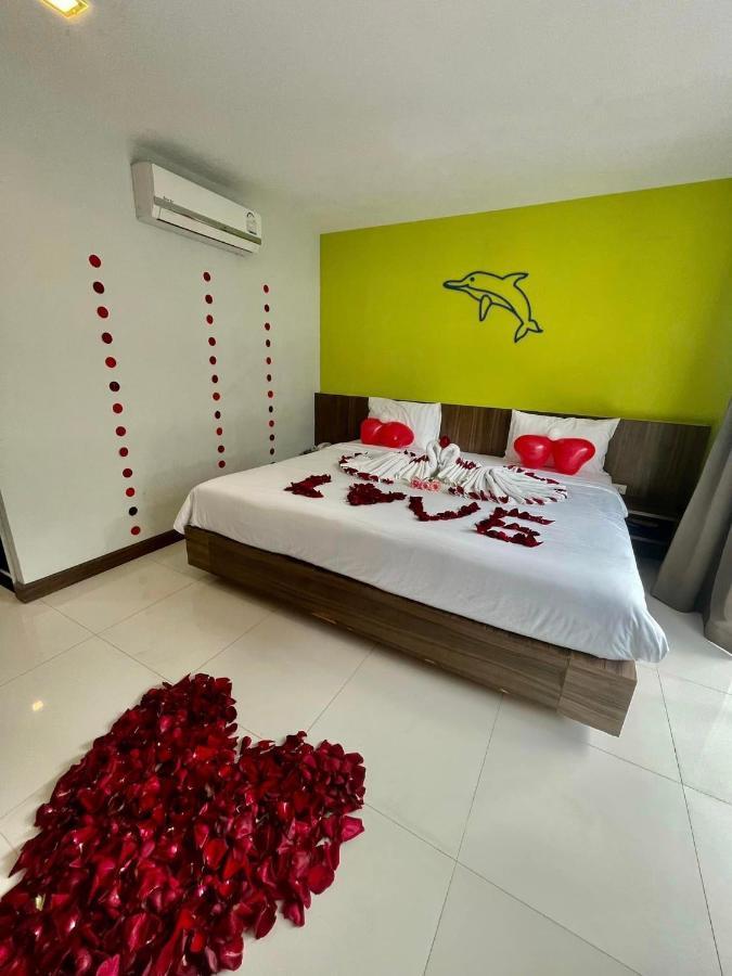 Dipantai Boutique Beach Resort Patong Екстер'єр фото