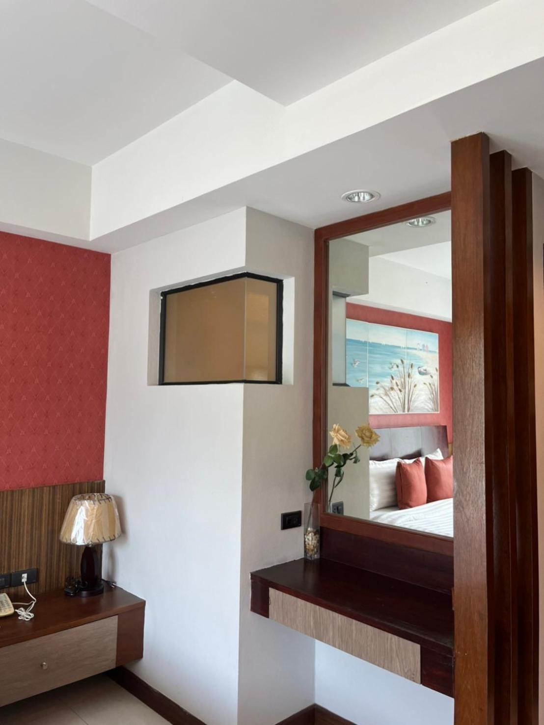 Dipantai Boutique Beach Resort Patong Екстер'єр фото