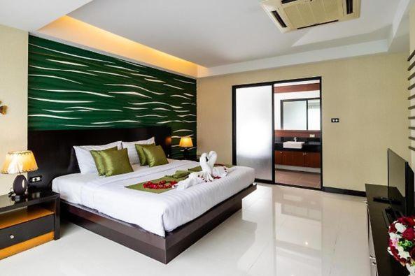 Dipantai Boutique Beach Resort Patong Екстер'єр фото