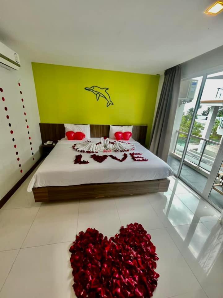 Dipantai Boutique Beach Resort Patong Екстер'єр фото