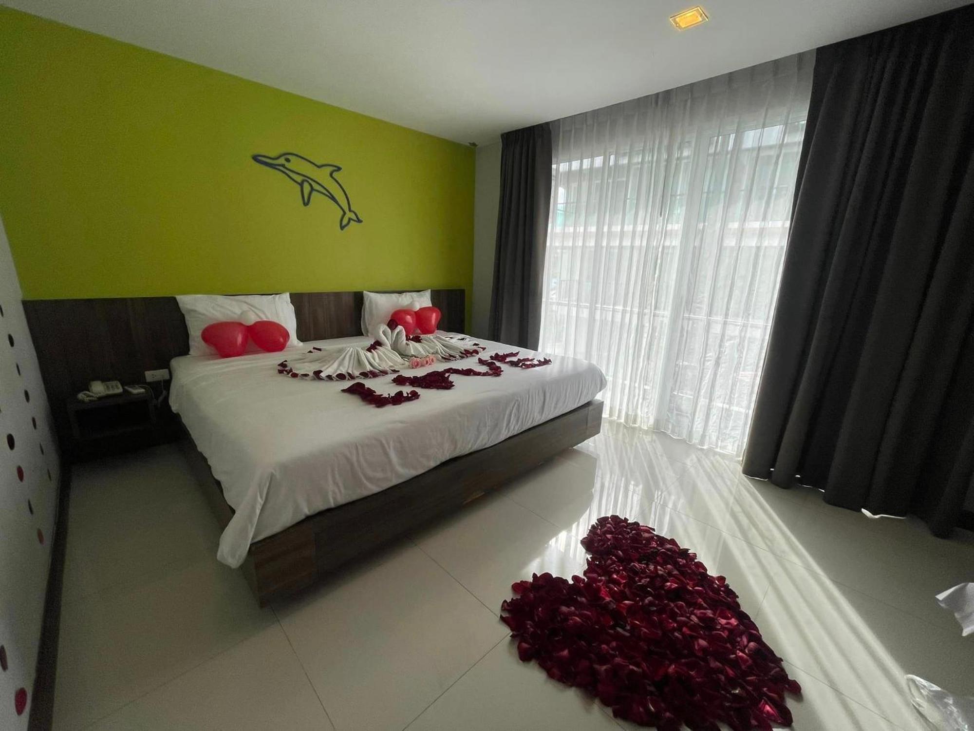Dipantai Boutique Beach Resort Patong Екстер'єр фото